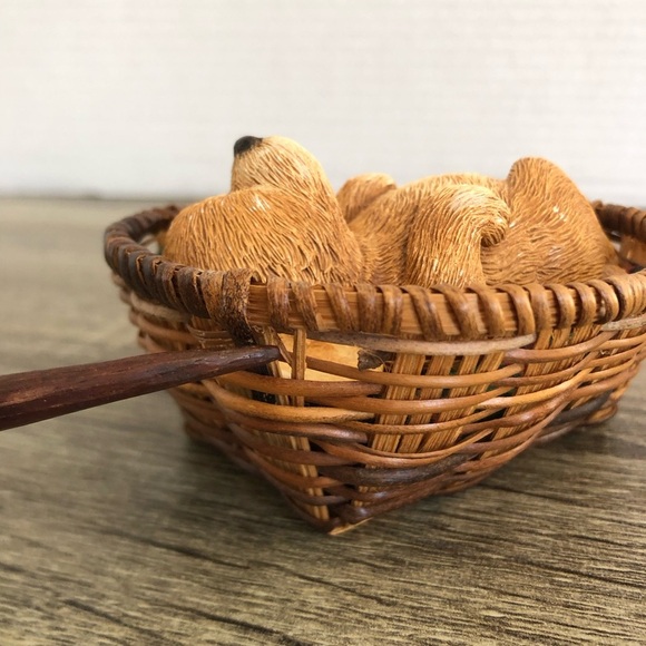 Vintage Sandicast Dog Figurine in Bed - Picture 13 of 13